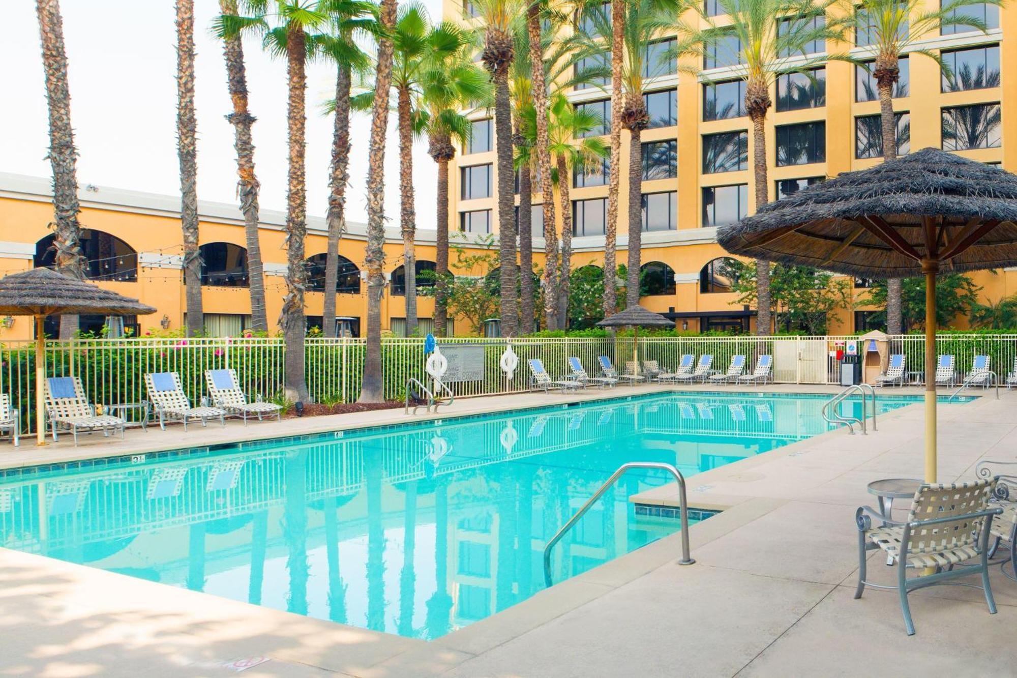Delta Hotels by Marriott Anaheim Garden Grove Buitenkant foto